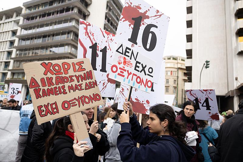 Yunanistan'da halk meydanlarda, AA