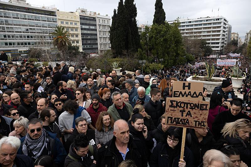 Yunanistan'da halk meydanlarda, AA