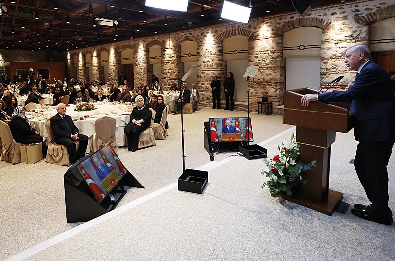 Başkan  Recep Tayyip Erdoğan, Dolmabahçe Çalışma Ofisi'nde şehit aileleriyle iftar programında bir araya geldi. Erdoğan, burada konuşma yaptı.