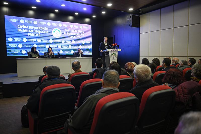 DEM Parti İmralı ve Kandil gündemiyle toplandı (AA)