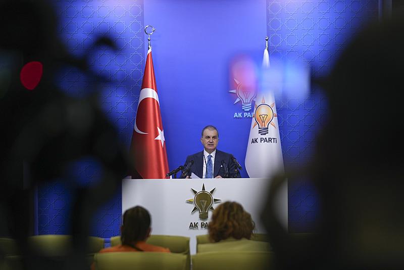 AK Parti Genel Başkan Yardımcısı ve Parti Sözcüsü Ömer Çelik, Başkan Recep Tayyip Erdoğan başkanlığında yapılan Merkez Yürütme Kurulu (MYK) toplantısına ilişkin parti genel merkezinde açıklamalarda bulundu. (AA)