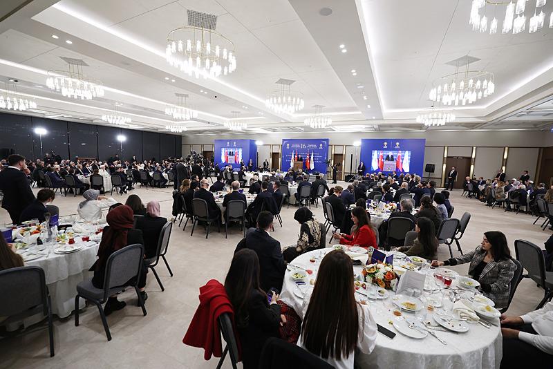 Başkan Recep Tayyip Erdoğan, AK Parti Genel Merkezi'nde düzenlenen, Geleneksel Büyükelçiler İftarı'na katılarak konuşma yaptı. (AA)