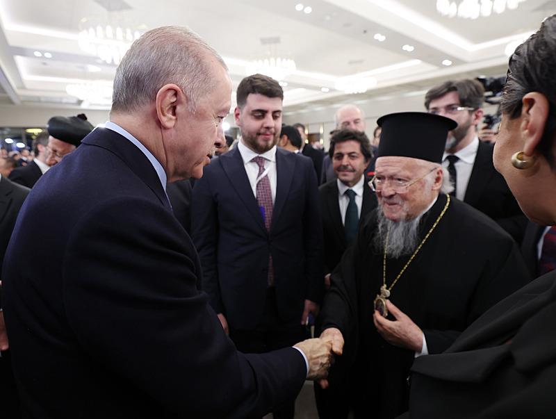 Başkan Recep Tayyip Erdoğan, AK Parti Genel Merkezi'nde düzenlenen, Geleneksel Büyükelçiler İftarı'na katılarak konuşma yaptı. (AA)