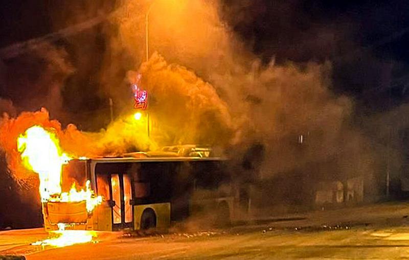 Büyükçekmece'de İETT otobüsü alev topuna döndü (Fotoğraf: AA)