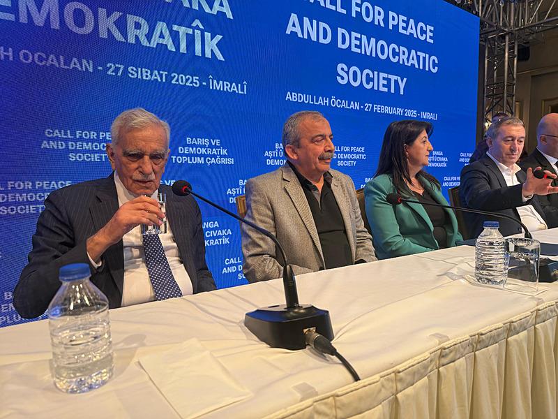 DEM Parti İmralı heyeti 27 Şubat'tan Öcalan'ın PKK'yı fesih mektubunu okudu (Takvim.com.tr)