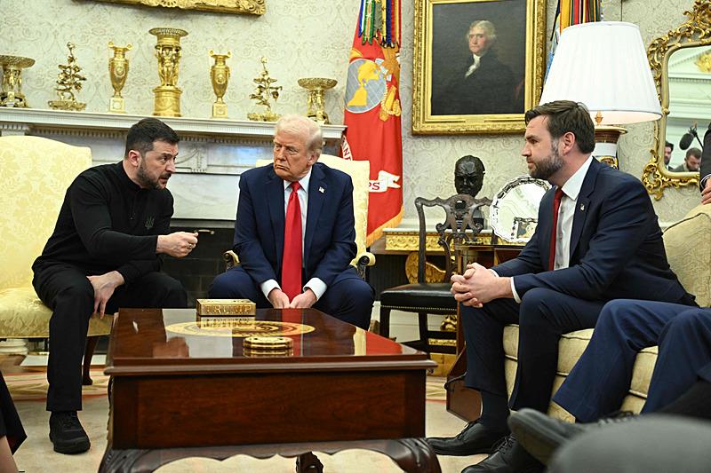 Ukrayna Devlet Başkanı Volodimir Zelenskiy, ABD Başkanı Donald Trump ve ABD Başkan Yardımcısı JD Vance, AFP