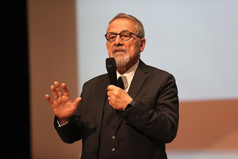 Yer bilimci Prof. Dr. Naci Görür, Kayseri'de Mimarlar ve Mühendisler Grubu tarafından Erciyes Üniversitesi Sabancı Kültür Merkezi'nde düzenlenen ʺGüvenli Bir Gelecek İçin Deprem Dirençli Kentlerʺ programında konuştu. (AA)
