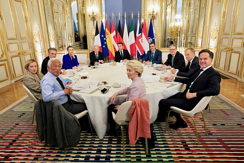 Avrupa'nın Ukrayna'da savaşın sona erdirilmesine yönelik barış müzakerelerinde masa dışı kalması endişesiyle Fransa Cumhurbaşkanı Emmanuel Macron tarafından Paris'te gerçekleştirilen gayriresmi Avrupa Biriği (AB) liderleri toplantısı, İHA