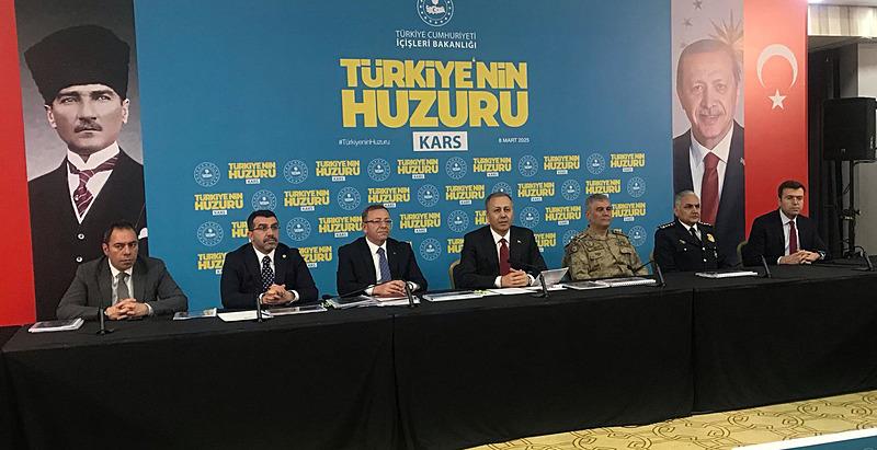 İçişleri Bakanı Ali Yerlikaya, Kars'ta düzenlenen asayiş toplantısında Konya Karatay'da yaşanan köpek saldırısıyla ilgili konuştu. (DHA)