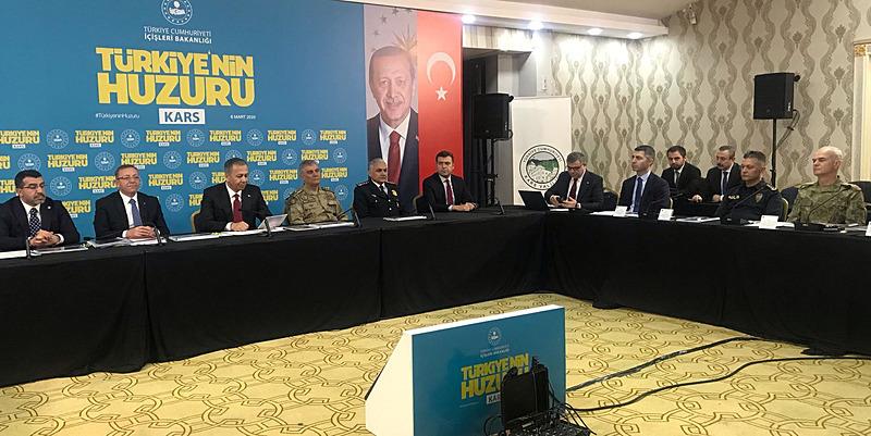 İçişleri Bakanı Ali Yerlikaya, Kars'ta düzenlenen asayiş toplantısında Konya Karatay'da yaşanan köpek saldırısıyla ilgili konuştu. (DHA)