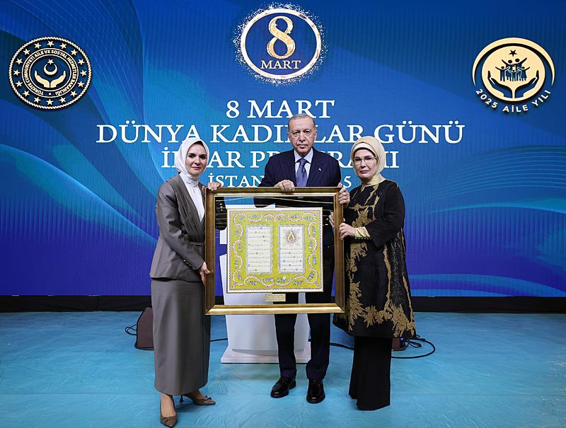 Başkan Erdoğan, 8 Mart Dünya Kadınlar Günü İftar Programı'na katıldı. (AA)