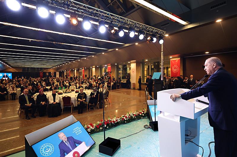 Başkan Erdoğan, 8 Mart Dünya Kadınlar Günü İftar Programı'na katıldı. (AA)