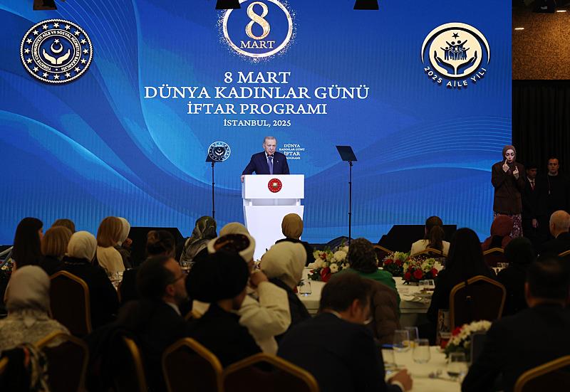 Başkan Erdoğan, 8 Mart Dünya Kadınlar Günü İftar Programı'na katıldı. (AA)