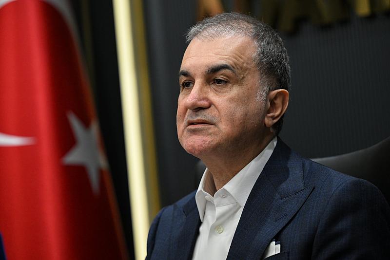 AK Parti Genel Başkan Yardımcısı ve Parti Sözcüsü Ömer Çelik, partisinin Adana İl Başkanlığı'nda düzenlediği basın toplantısında açıklamada bulundu. (AA)