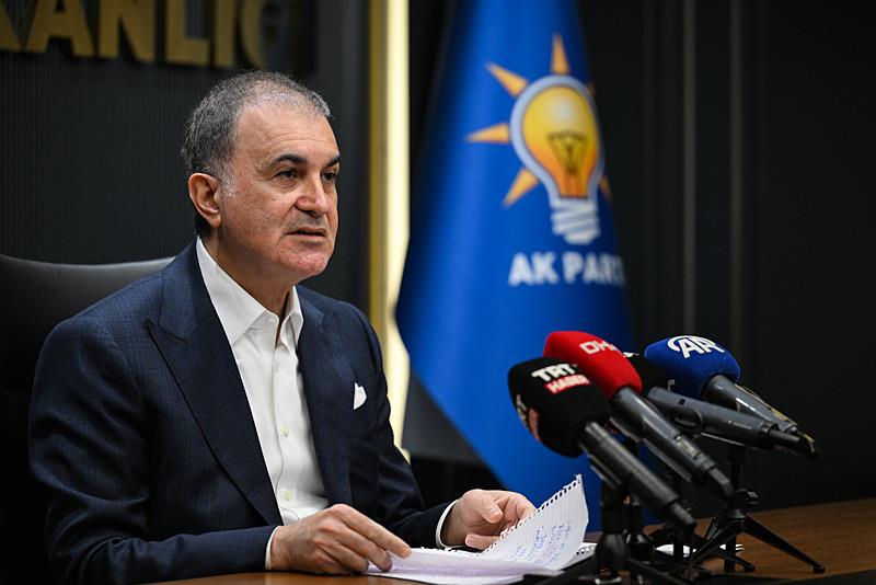 AK Parti Genel Başkan Yardımcısı ve Parti Sözcüsü Ömer Çelik, partisinin Adana İl Başkanlığı'nda düzenlediği basın toplantısında açıklamada bulundu. (AA)