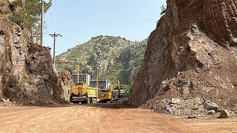 Muğla ve Marmaris belediyelerine 'kaçak oteli yıkın' talimatı (DHA)