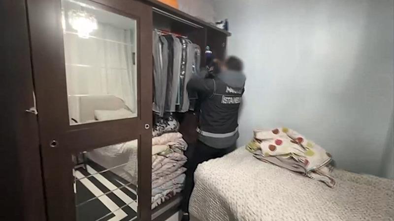 Organize suç örgütü lideri Barış Boyun'un ağabeyi Ercan Boyun, uyuşturucu ticareti yaptığı gerekçesiyle gözaltına alındı. (DHA)