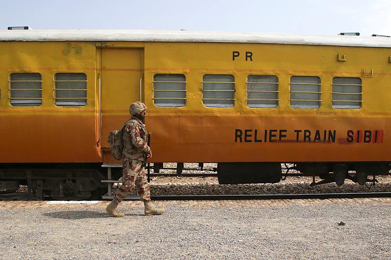 Pakistan'da trene saldırı, Reuters