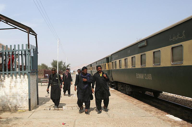 Pakistan'da trene saldırı, Reuters