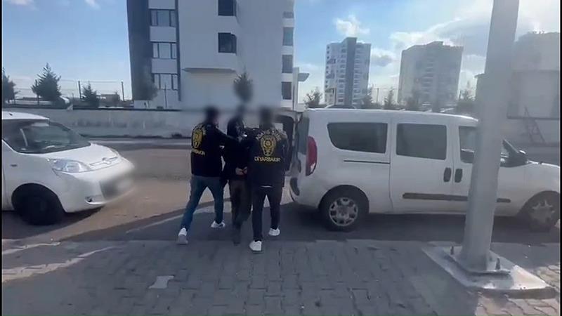 Takip ettiği kadınları gizlice çeken şüpheli tutuklandı. (DHA)