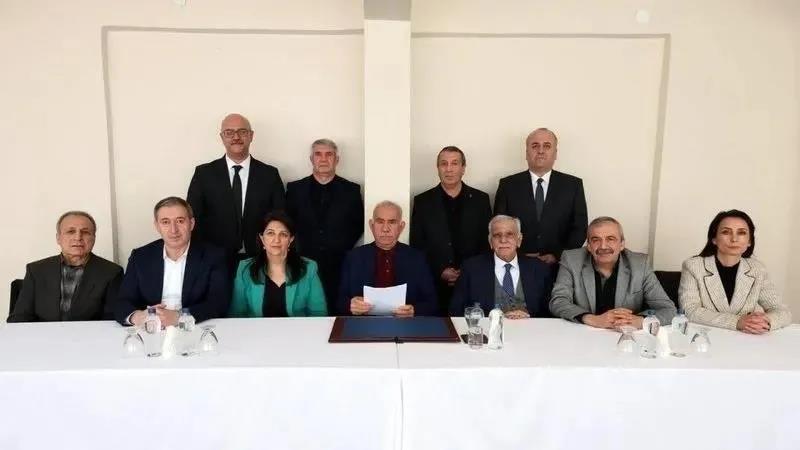 Öcalan: ʺTüm gruplar silah bıraksın, PKK kongreyi toplayıp kendini feshetsinʺ (Takvim.com.tr)