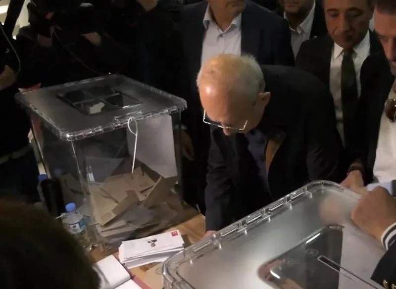 Kılıçdaroğlu yediği hançeri unuttu, çünkü bir hesabı var (Takvim.com.tr)
