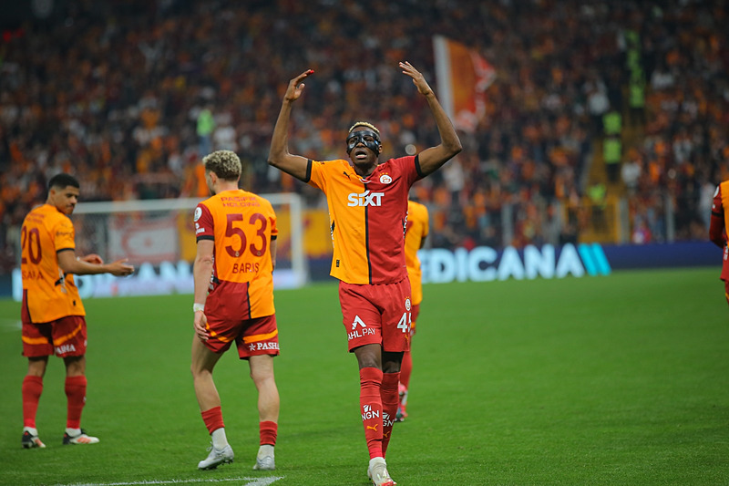 Victor Osimhen (DHA)
