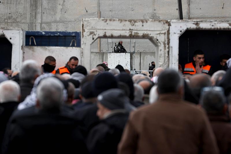 Ramazan ayının üçüncü cuma namazı için Batı Şeria'dan Kudüs'e geçişler, AA