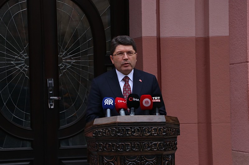 adalet-bakani-yilmaz-tunctan-uluslarasi-basina-ic-hukuka-saygi-uyarisi-ibb-sorusturmasi-siyasi-degil-adli-14-s-1743065407274.jpeg