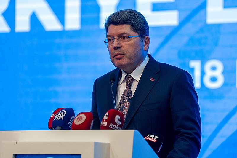adalet-bakani-yilmaz-tunctan-uluslarasi-basina-ic-hukuka-saygi-uyarisi-ibb-sorusturmasi-siyasi-degil-adli-14-s-1743065415578.jpeg
