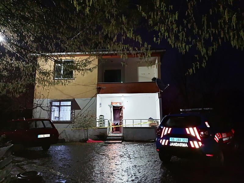 Samsun'un Terme ilçesinde bir kadını öldürüp yakan şüphelilerin yakalanması için çalışma başlatıldı. (AA)