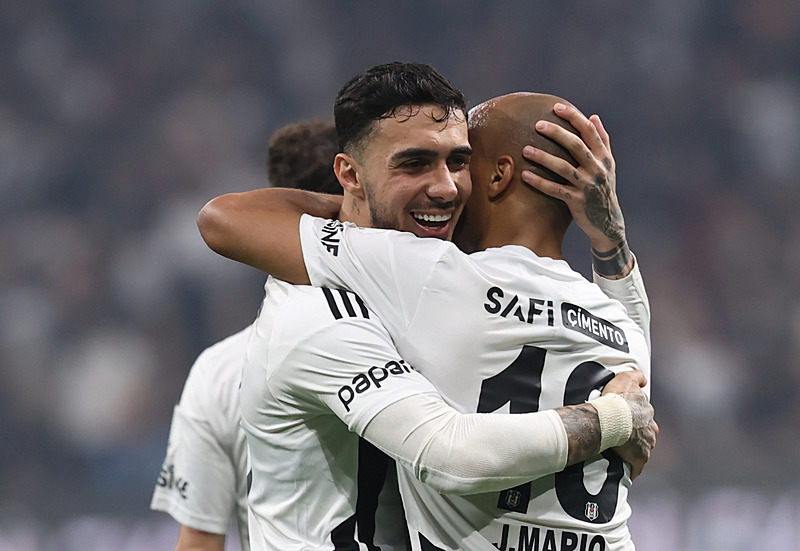 Emirhan Topçu ve Joao Mario (AA)