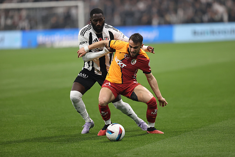 Yunus Akgün ve Arthur Masuahu (AA)