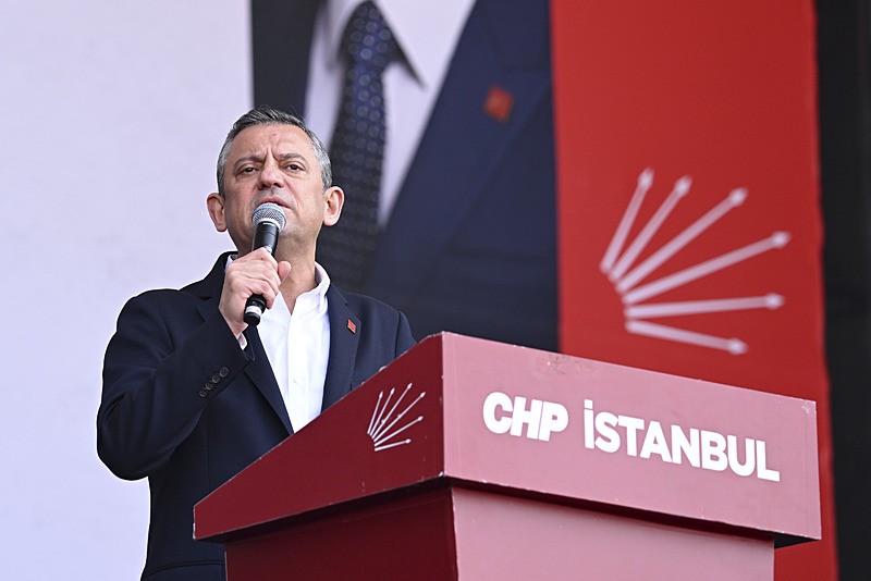 Fransız basınına konuşan Özgür Özel Başkan Erdoğan'ı ʺdarbecilikleʺ suçlayıp sokak çağrısı yaptı (Fotoğraf: AA)