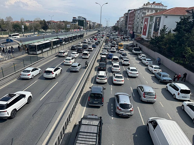 İstanbul'da bayram ziyaretleri trafik yoğunluğuna neden oldu