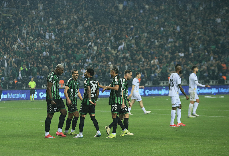 Kocaelispor'un gol sevinci (AA)