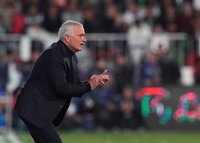 Galatasaray'a karşı oynadığı 2 maçta 1 yenilgi ve 1 beraberlik yaşayan Portekizli hoca öncelikle ezeli rakip önünde ilk galibiyeti almayı hedefliyor. (AA)