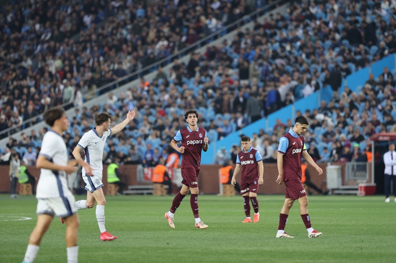 Trabzonspor U19'u binlerce taraftar destekledi (Trabzonspor Kulübü)