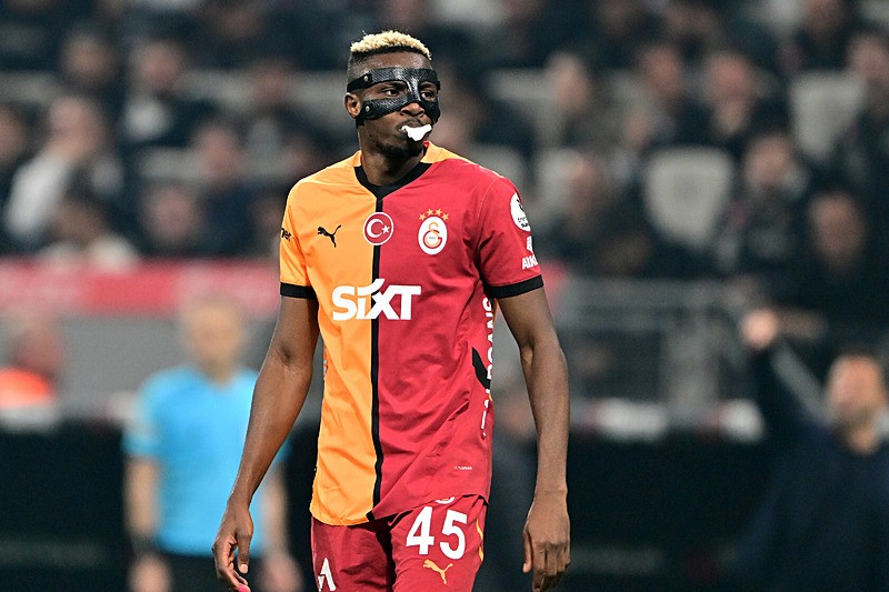 Teknik adamın Morata'yı kulübeye çekerek Osimhen'in arkasında Mertens'i oynatması bekleniyor. (AA)