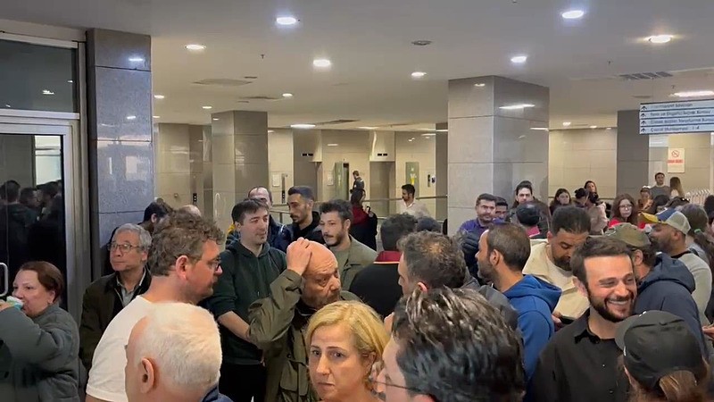 Oyunculara WhatsApp üzerinden ʺsokakʺ baskısı yapan Cem Yiğit Üzümoğlu (Takvim.com.tr)