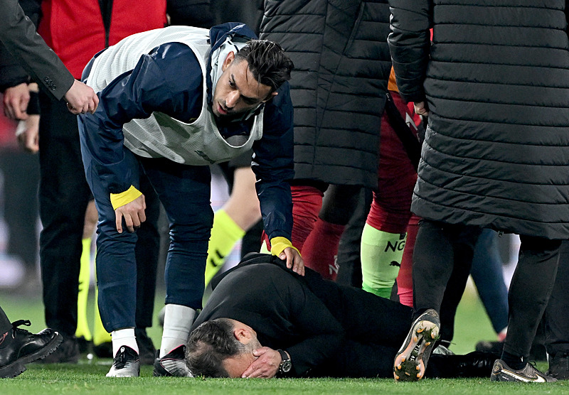 İrfan Can Kahveci ve Okan Buruk (AA)