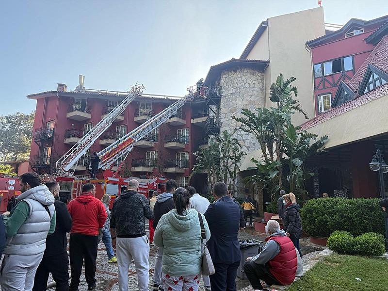 Marmaris'te 5 yıldızlı otelde yangın çıktı. (DHA)