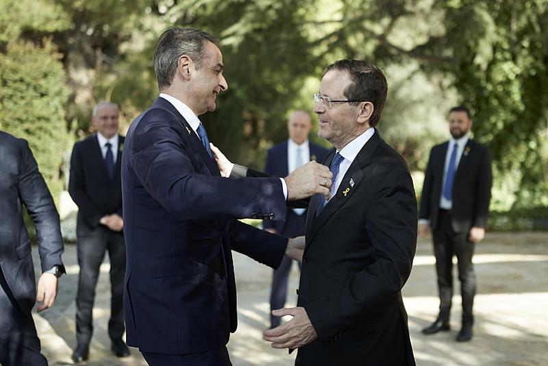 Miçotakis ve Herzog, DHA