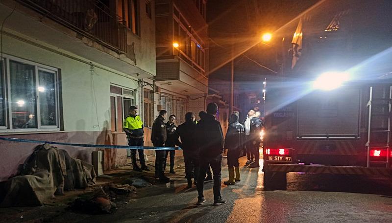 Bursa'da çıkan yangında biri bebek iki kardeş hayatını kaybetti. (AA)