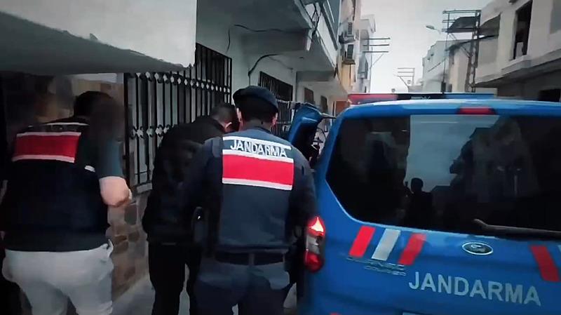 4 kişiyi silahla araziye götürüp paralarını gasbettiler (DHA)