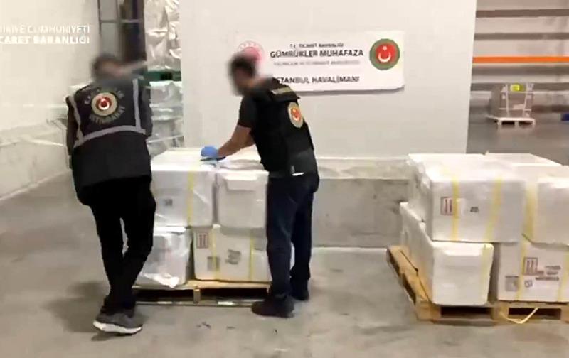 İstanbul Havalimanı'nda 455 kilo kokain ele geçirildi. (DHA)