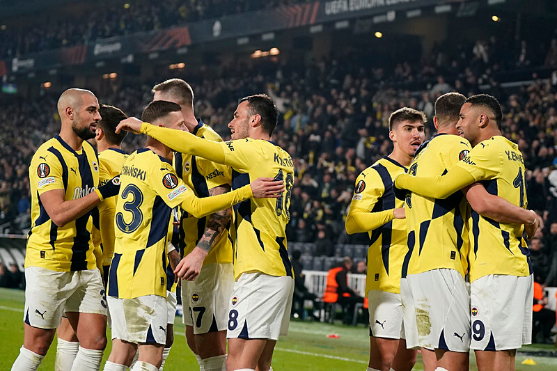 fenerbahce-trabzonspor-derbisi-canli-yayin-linki-mac-nereden-izlenir-1743954559846.jpeg