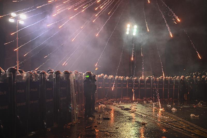 Saraçhane'de provokatörler polisle karşı karşıya geldi