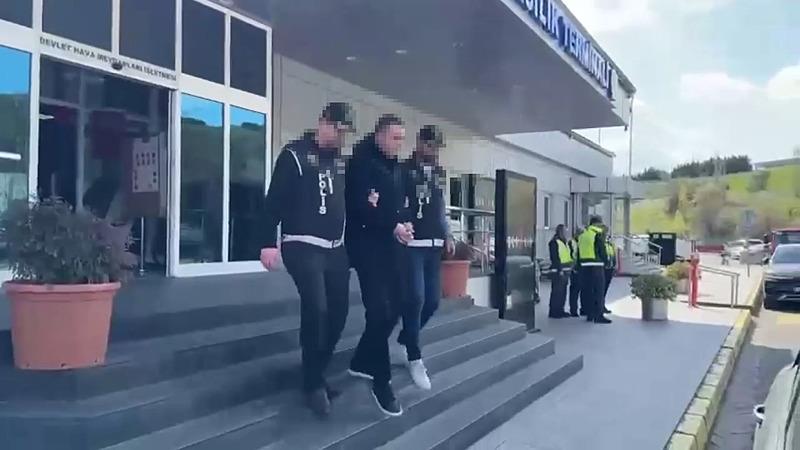 Sarallar suç örgütünün firari ismi Ali Uğur Uzun, özel uçakla geldiği İstanbul Havalimanı’nda gözaltına alındı (Fotoğraf: DHA)