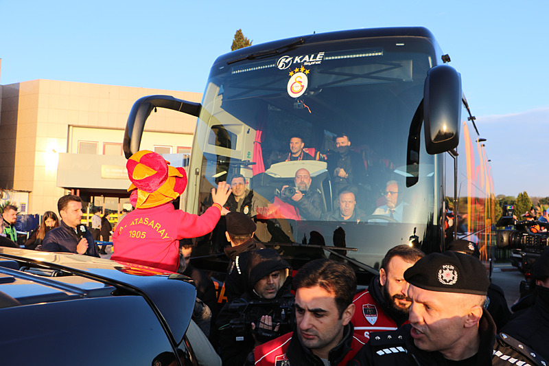 Galatasaray Samsun'da ilgiyle karşılandı (DHA)